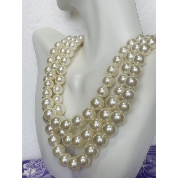 Women’s 3 Tier Classic White Faux Pearl Statement Layered Vintage Necklace 19” - Picture 5 of 11
